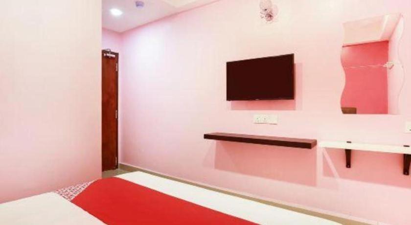 Oyo 89387 Sun Keerana Hotel Klang Exterior photo
