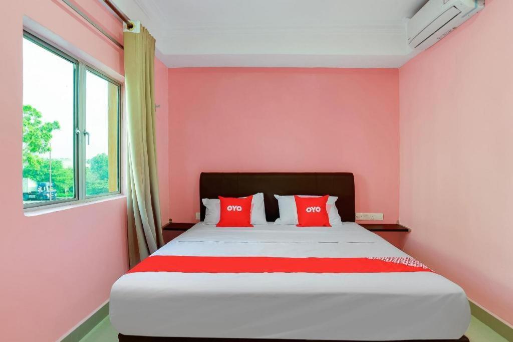 Oyo 89387 Sun Keerana Hotel Klang Exterior photo