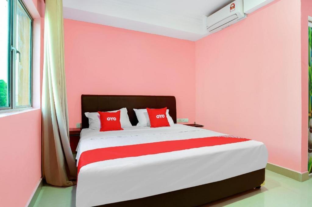 Oyo 89387 Sun Keerana Hotel Klang Exterior photo